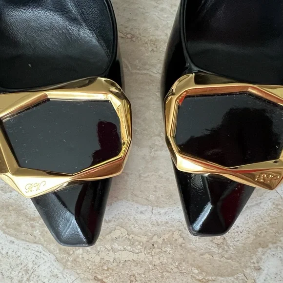Roger Vivier patent leather gold logo high heels shoes 35,5 us 5,5
